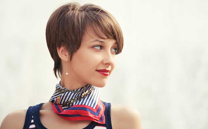 La coupe Pixie brune audacieux et moderne | Espace de Beauté
